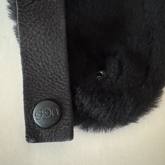 UGG ​genuine shearling suede black trapper hat. Aviator. Sheepskin. Medium - Picture 12 of 13